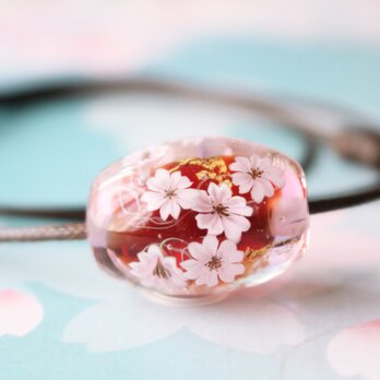 桜のとんぼ玉（ガラス玉）赤／金箔入り