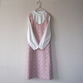 綿麻のエプロンワンピース　ダマスク柄