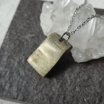 虹彩珊瑚のネックレス