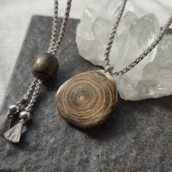 虹彩珊瑚の切り株ペンダント#2