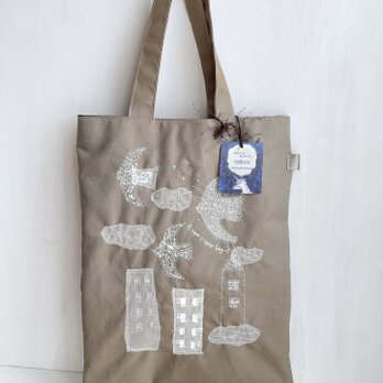 ステッチ鳥と雲とビル