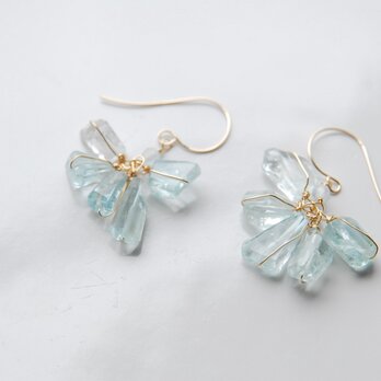 アクアマリンの束のピアス　１４kgf