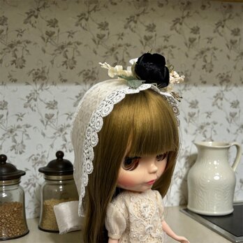 黒いアネモネをあしらった上品な花冠