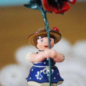 ポピーを持つ少女　Hubrig Volkskunst エルツ　ドイツ