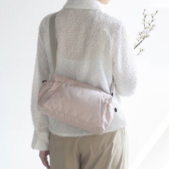 春新色 撥水ナイロン 軽量ショルダー／ボディ｜5ポケット｜長財布・500mlOK｜幅広ストラップ｜旅行・自転車【桜色】