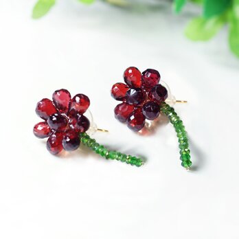 宝石によるカーネーションのピアス　～Carnation