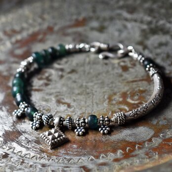 スクエアoldアフガンシルバーとインドシルバー小花、湾曲カレンシルバー、グリーンブルーのブレス