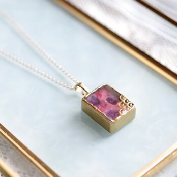 レジンアート　長方形のペンダント〈罌粟の花の罪〉