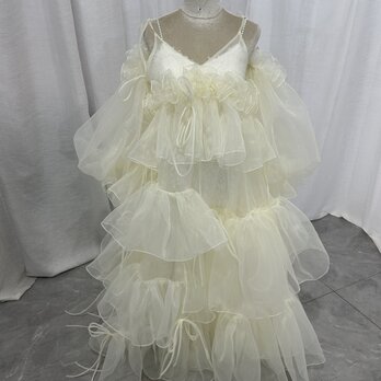 オーバードレス+もこもこドレス 薄シャンパンの色 キャミソール ラッフルフリル 背中見せ ふわふわドレス 披露宴