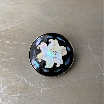 Vintage retro botanical flower shell brooch