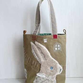 ふわふわうさぎピアノを奏でる