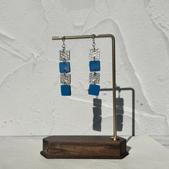 光と色のハーモニー：レザー4連ピアス【四角】