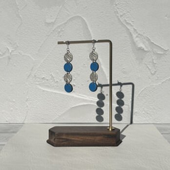 光と色のハーモニー：レザー4連ピアス【丸型】