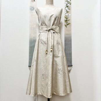 気軽に着てほしい白大島 ゆとりAラインワンピース（ベルト付き・2WAY）　五香水