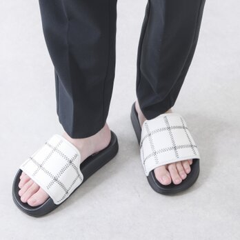 静電気なんか怖くない！履くだけでビリっと来なくなるパッチワークサンダル 白