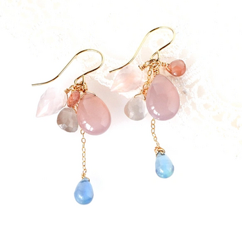 桜陰の雫ピアス｜くすみピンク×グレー×アクアマリン｜ラベンダーカルセドニー・ローズクォーツ・アンデシン｜14kgf