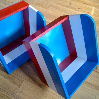 トリコロールなブックスタンド　※画像は2個となっております。