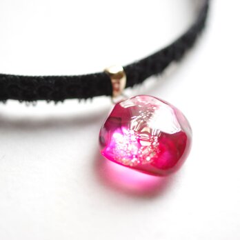 【受注製作】レジンアート　鉱物モチーフとタティングレースとベルベットリボンのチョーカー〈緋色の旋律〉