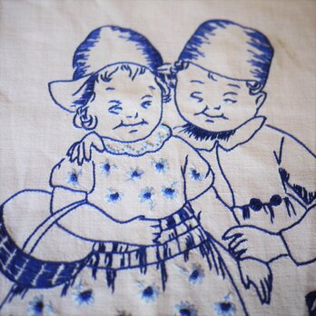 刺繍オーバータオル 木靴をはいた少年少女 ドイツ