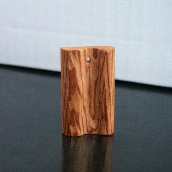 屋久杉　無垢　ペンダント　ストラップ　飾り　年輪細かい　世界遺産　K550