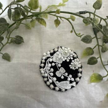 ★ ☆ ＊ ＊★ハンドメイドミナペルホネン⚮̈ 黒タンバリン♡ブローチフリンジレースパール