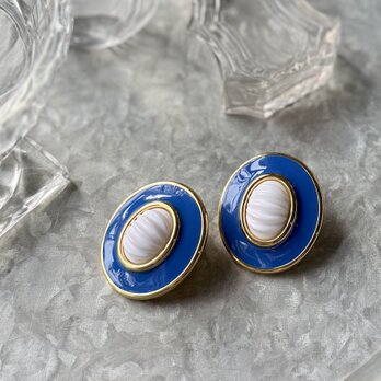 YM199-【 Monet 】モネ・ヴィンテージイヤリング  White Lucite Rib 3D Royal Blue