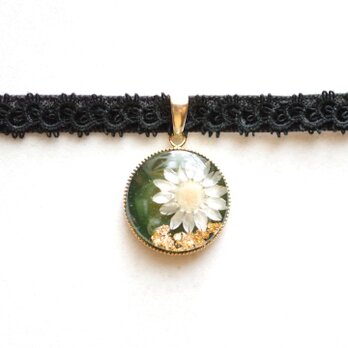 【受注製作】レジンアート　ラウンドモチーフとタティングレースとベルベットリボンのチョーカー〈花の刻・ダークグリーン〉