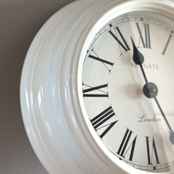 英国の古いエレガントな掛け時計　