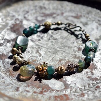 「Sさま専用」モスアゲートと丸形ローマングラス、トルマリン、ブラスビーズ、インドシルバー、グリーンブルービーズ民族鈴のブレス