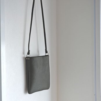 すっきりシンプル☆　レザーポシェット　マットなダークオリーブ