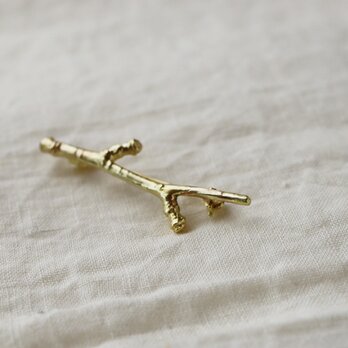 小枝のブローチb