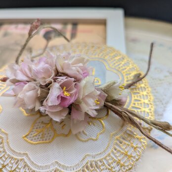 ブローチ 桜ひと枝(薄桜色)B183