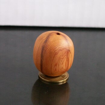 屋久杉　無垢　ペンダント　ストラップ　飾り　年輪細かい　世界遺産　K557