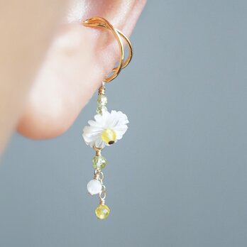 「マーガレット」天然石 イヤーカフ 片耳 ペリドット ムーンストーン 誕生石 春 ホワイト 母の日 ギフト プレゼント