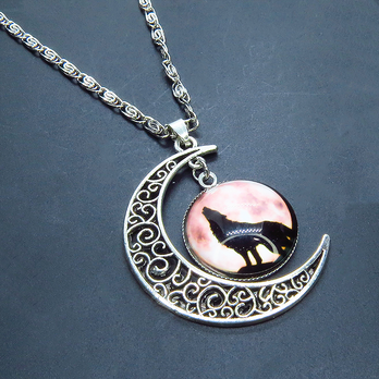 ウルフレッドムーンネックレス 三日月と紅い月に映える狼のシルエットの描かれたペンダント・ネックレス メンズ レディース