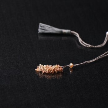 サンストーンとシルクのネックレス