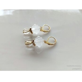 ホワイトアダンのピアス