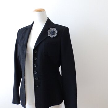 ニットとビーズ刺繡　花のブローチ・モノトーン　小