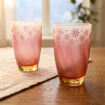 【サンドブラスト】春霞（はるがすみ）の微笑み｜被せガラスのサクラ色グラス