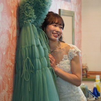 実例写真！カラードレス ミントグリーン ベアトップ 取り外し袖 ロング ラッフルフリル リボン 花嫁