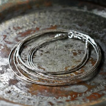 繊細筒型シルバービーズのシンプル3連ネックレス（60.5cm）