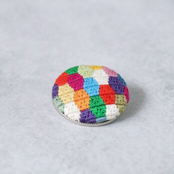 【残り1点】絹糸刺繍　回転式ブローチ 亀甲文様 一点もの｜絽ざし 手仕事