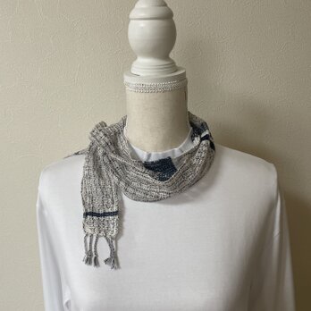 透かし織りのラリエット