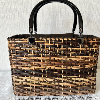 小さめな籐の皮籐のバック・茶色段染