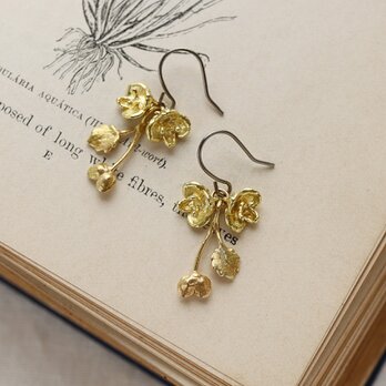 オオイヌノフグリ ゆれる耳飾り[真鍮]