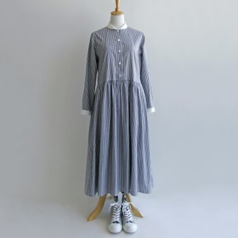 播州織コットン＊ドビー織・ストライプ生地のクレリック・ワンピース（紺地に青白黒のストライプ柄）