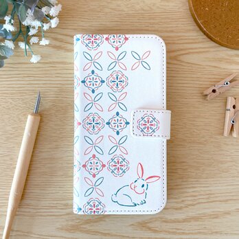 【受注制作品】白うさぎのiPhoneケース《Android対応》手帳型スマホケース 名入れ ギフト 動物 兎 おしゃれ