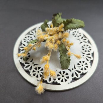 ブローチ　ミモザひと枝 B184