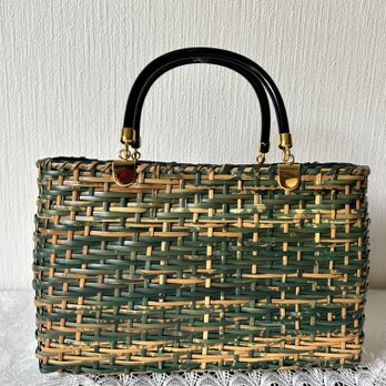 小さめな籐の皮籐のバック・グリーン段染め