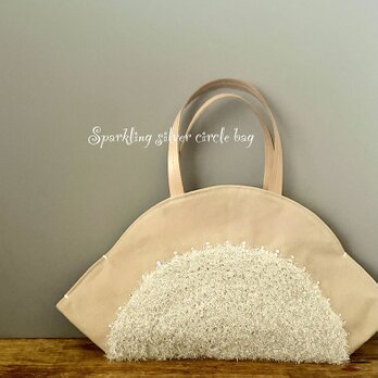 ラメ入り糸編み模様の半円クリーミーかばん